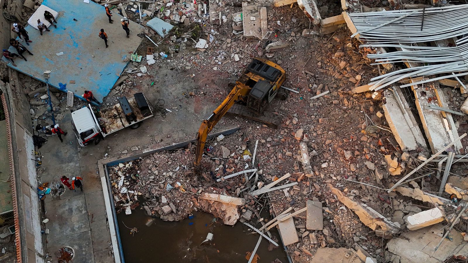 Venezuela aftershock rattles survivors as quake death toll rises to 1,719; aid efforts intensify