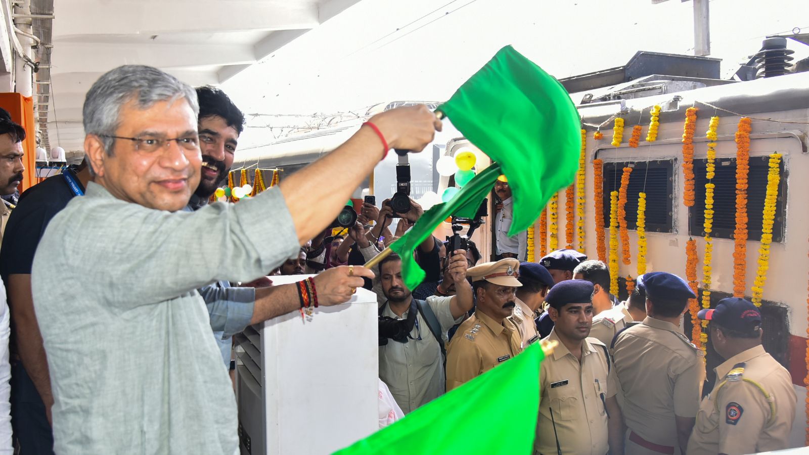 ‘No plans to shut Akashvani Pune news division’: Minister Ashwini Vaishnaw