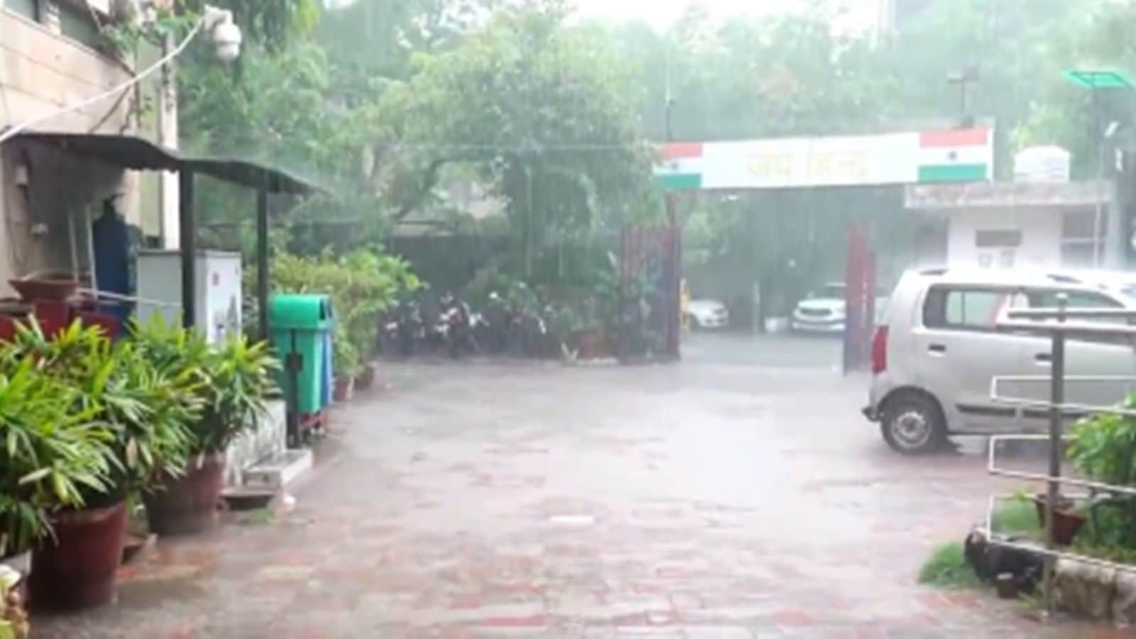 Heavy rain, gusty winds hit Delhi NCR