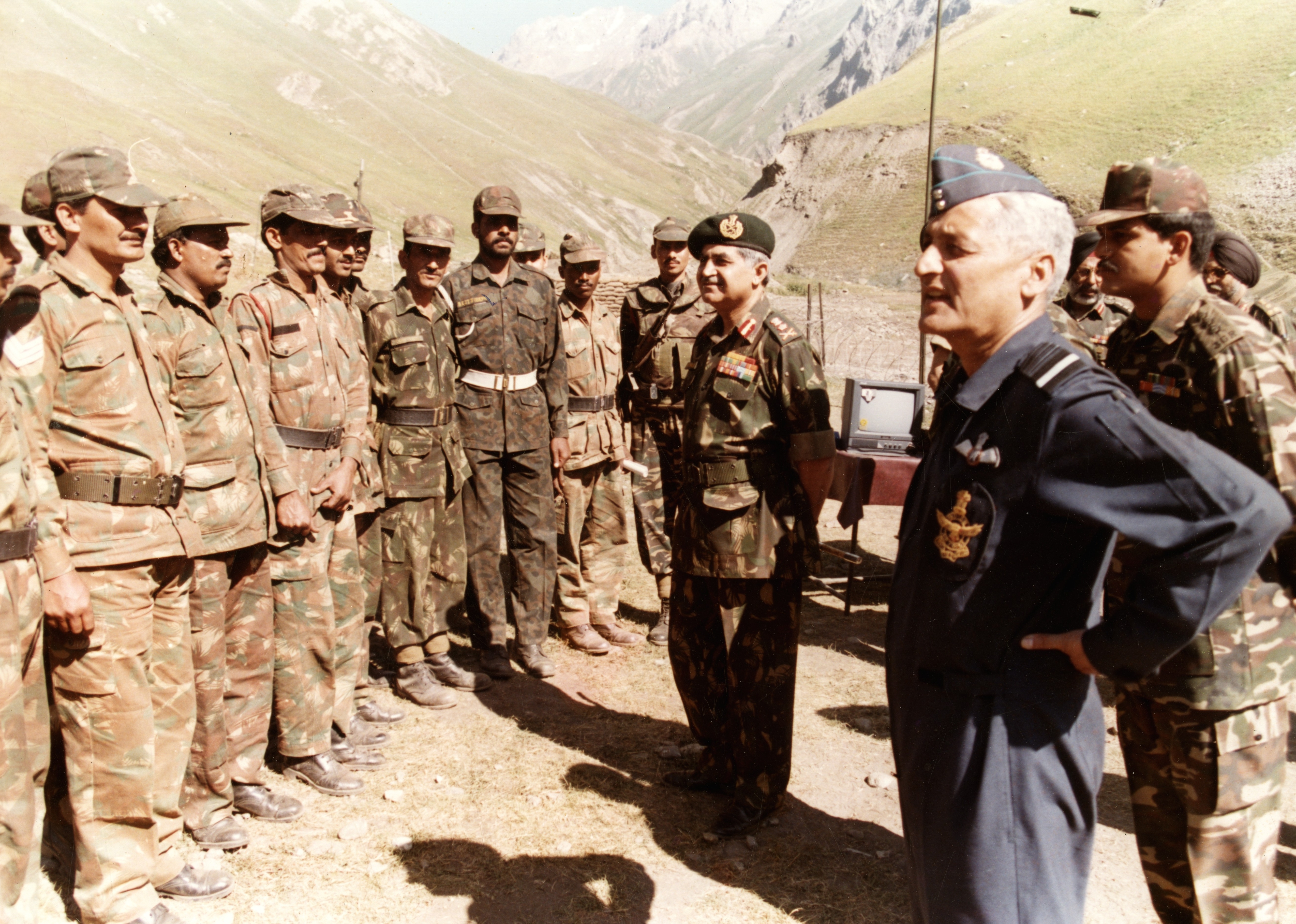 When Indian Lieutenant, Pak Major swapped cigarettes, chocolate at Kargil