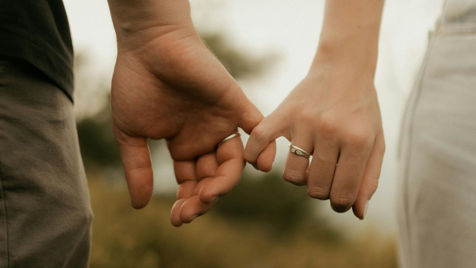 ‘June Theory’ dating trend: Why singles believe summer is the season for romance