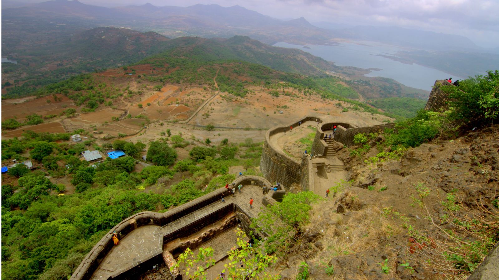 24-yr-old dies after falling into valley at Lohagad Fort