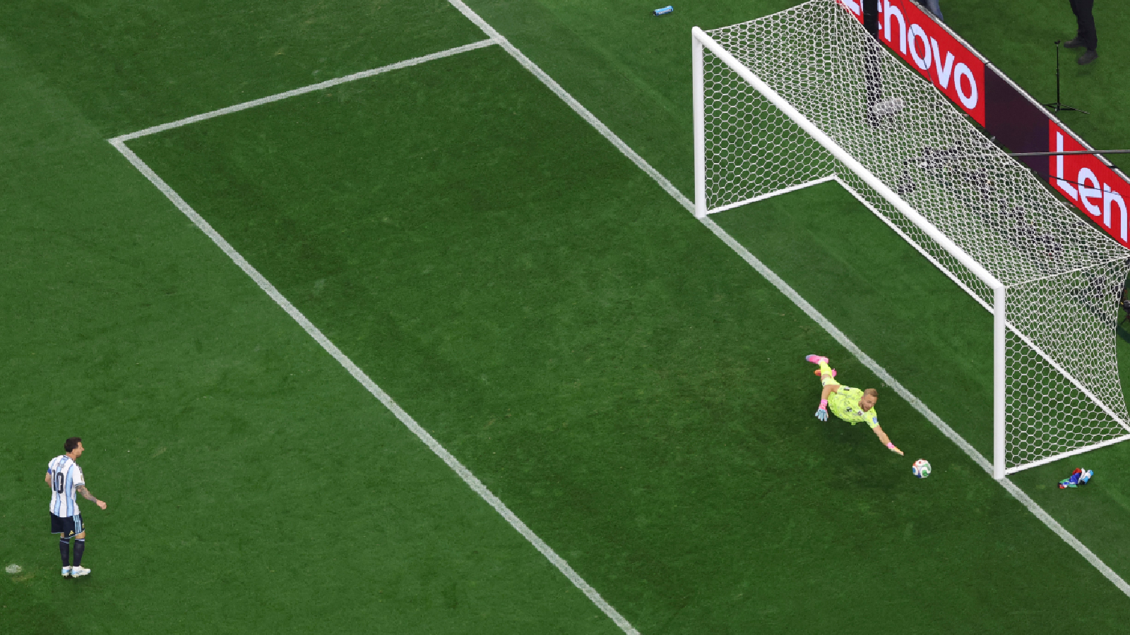 Austria goalkeeper Alexander Schlager (1) dives for the ball as Argentina's Lionel Messi's shot goes wide during the World Cup Group J soccer match between Argentina and Austria in Arlington, Texas, near Dallas, Monday, June 22, 2026. (AP Photo/Sam Hodde)