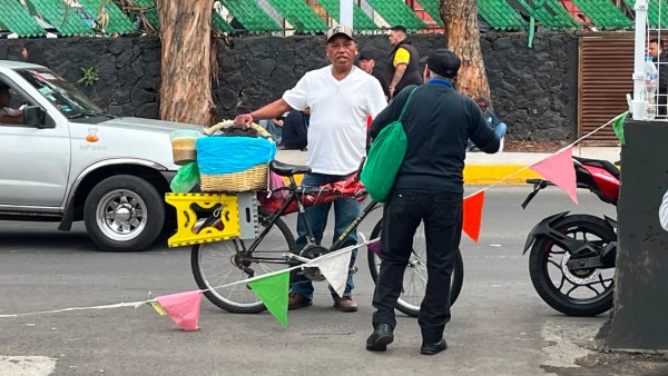 Every street leads to a marker, colourful clothes swaying in the light breeze from thick racks. Vendors selling grilled corn swirl in their rusted bicycles, blowing loud whistles.