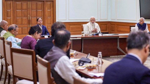 Moves to attract foreign funds, Moves to attract foreign investors, Economic Advisory Council, Narendra Modi, Ministry of Finance, attract foreign funds, attract more foreign funds, foreign funds, foreign investors, Indian express business, business news, current affairs