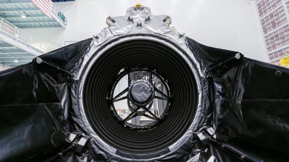 Before launch, the telescope will be enclosed inside a protective payload fairing designed to shield it during ascent through Earth’s atmosphere. (Image: Nasa)