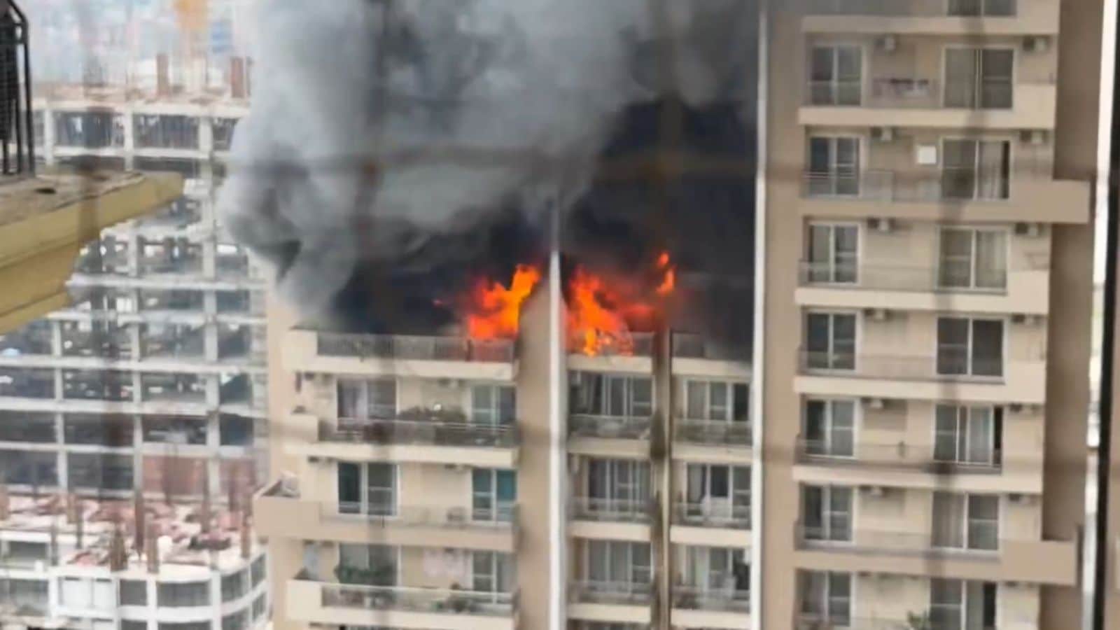 Video | Fire breaks out in Noida apartment complex | Delhi News
