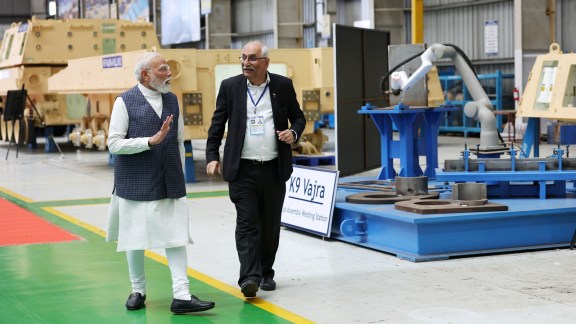 Narendra Modi on Congress spread chaos, Narendra Modi slams Congress, Narendra Modi on Congress, Surat Narendra Modi, Surat, Narendra Modi, Indian express news, current affairs