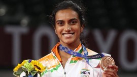 PV Sindhu aces a weighted sit up workout