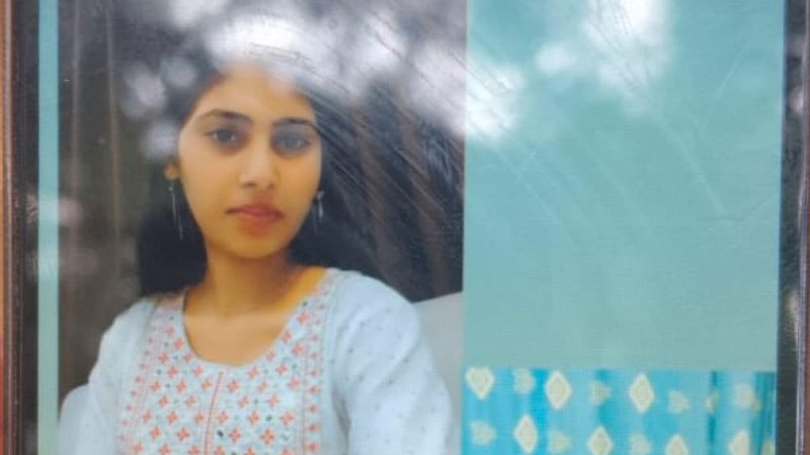 Ramesh broke down as rescue workers pulled out Ekta’s body from the rubble of a four-storey building that collapsed in Saidulajab near Saket in South Delhi.