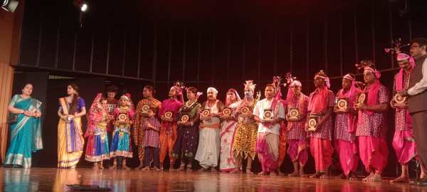 The evening included a dance performance by Renowned Odissi exponent Kavita Dwivedi