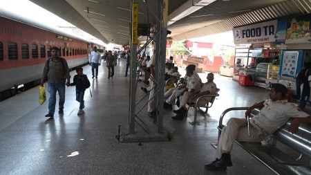 Stones pelted, trains stopped: Chaos at railway stn in Patna ahead of police exam