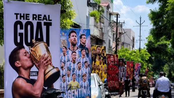 Pune Messi football