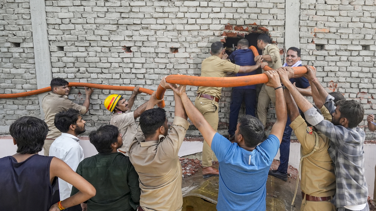 15 dead in fire at Lucknow animation training studio