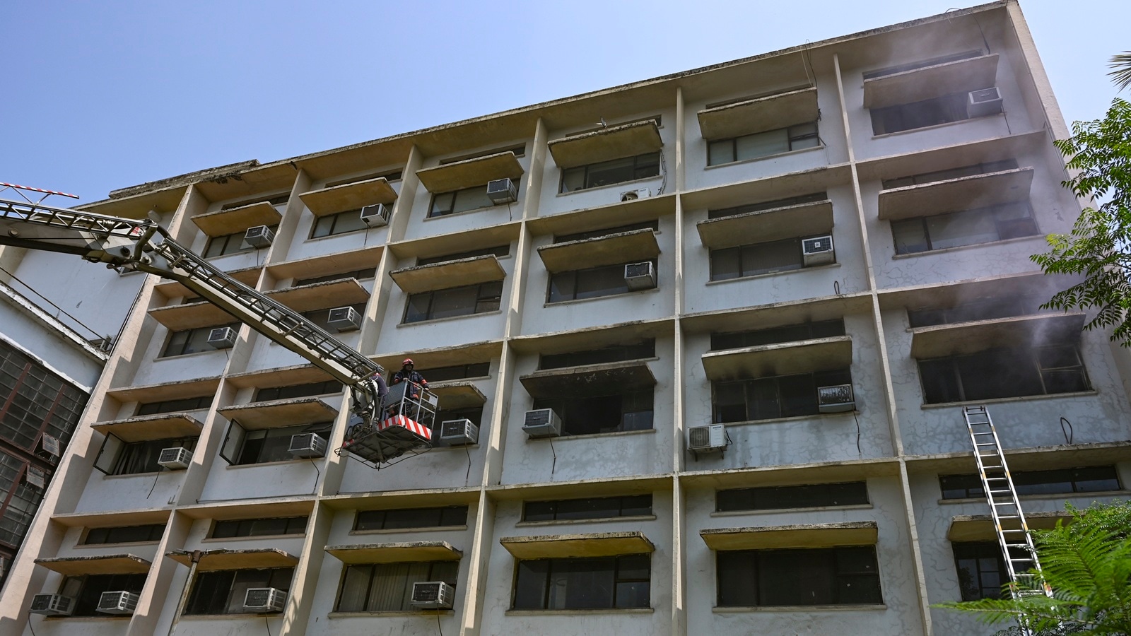 indianexpress.com - Express Web Desk - Fire breaks out at Delhi's School of Planning and Architecture campus near ITO; no casualties