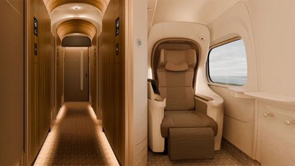 Supreme Class Seat (semi-private type) (Image: JR West)