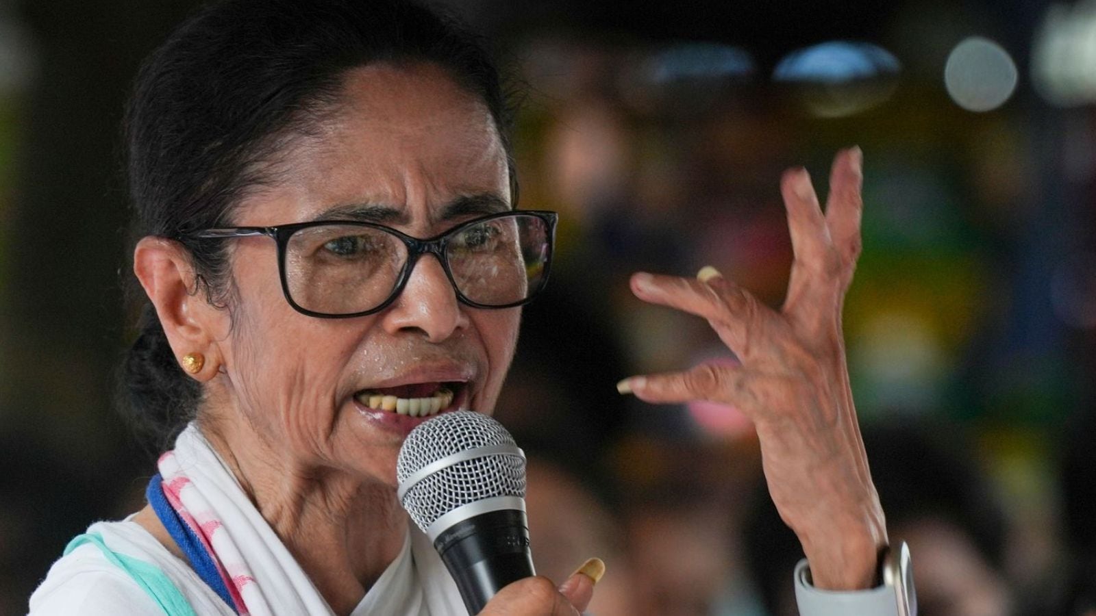 20 Trinamool MPs in huddle at undisclosed location amid party revolt: Sources