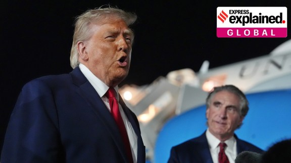 H-1B: US President Donald Trump talks with reporters before boarding Air Force One at John F. Kennedy International Airport in New York.