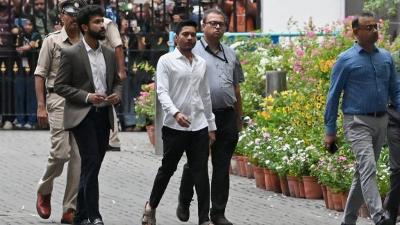 The High Court asked Abhishek to appear before the CID by 6 pm on Thursday.
