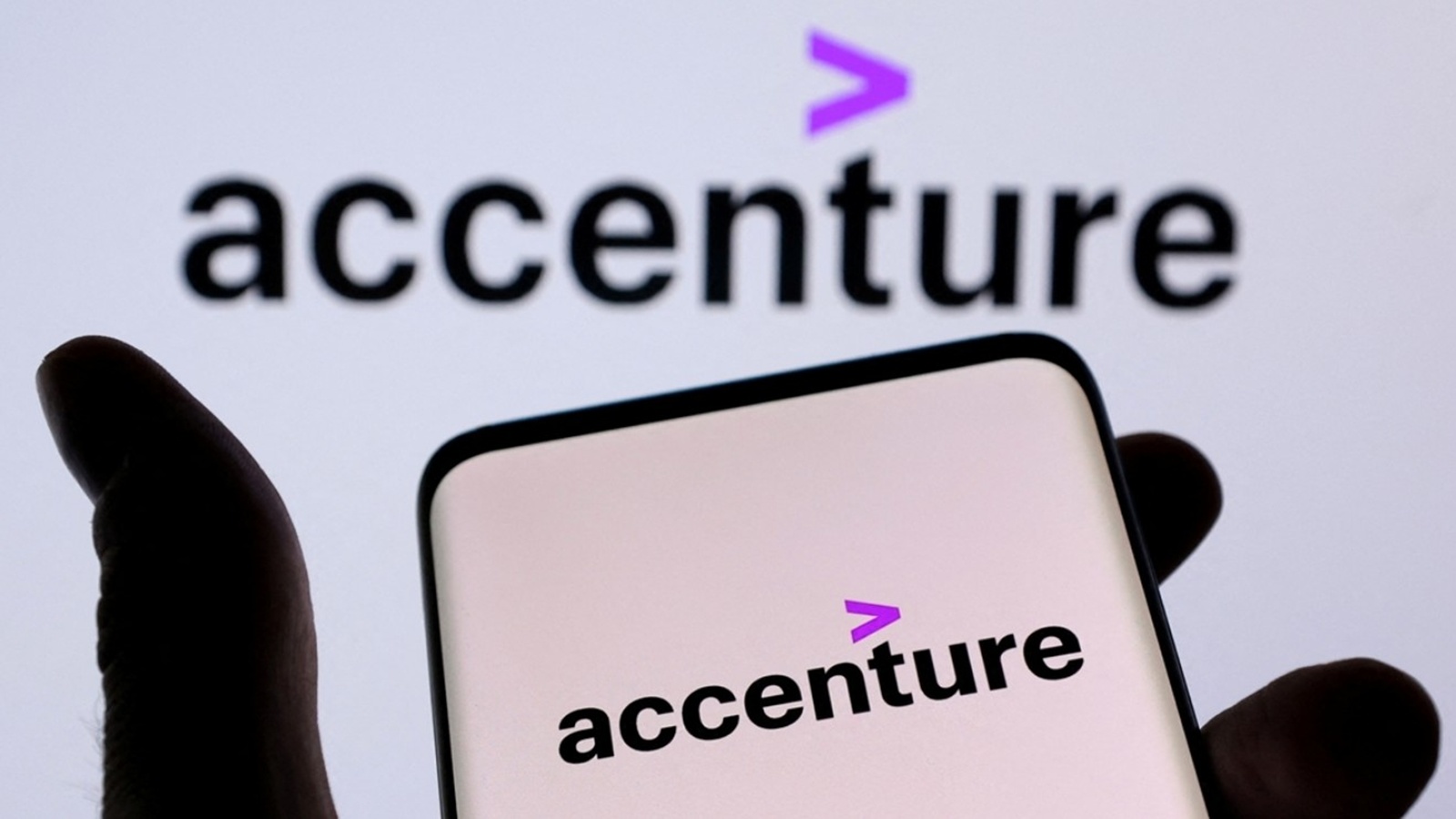 Accenture's Downgrade Sends Indian IT Stocks Tumbling: Demand Concerns Mount