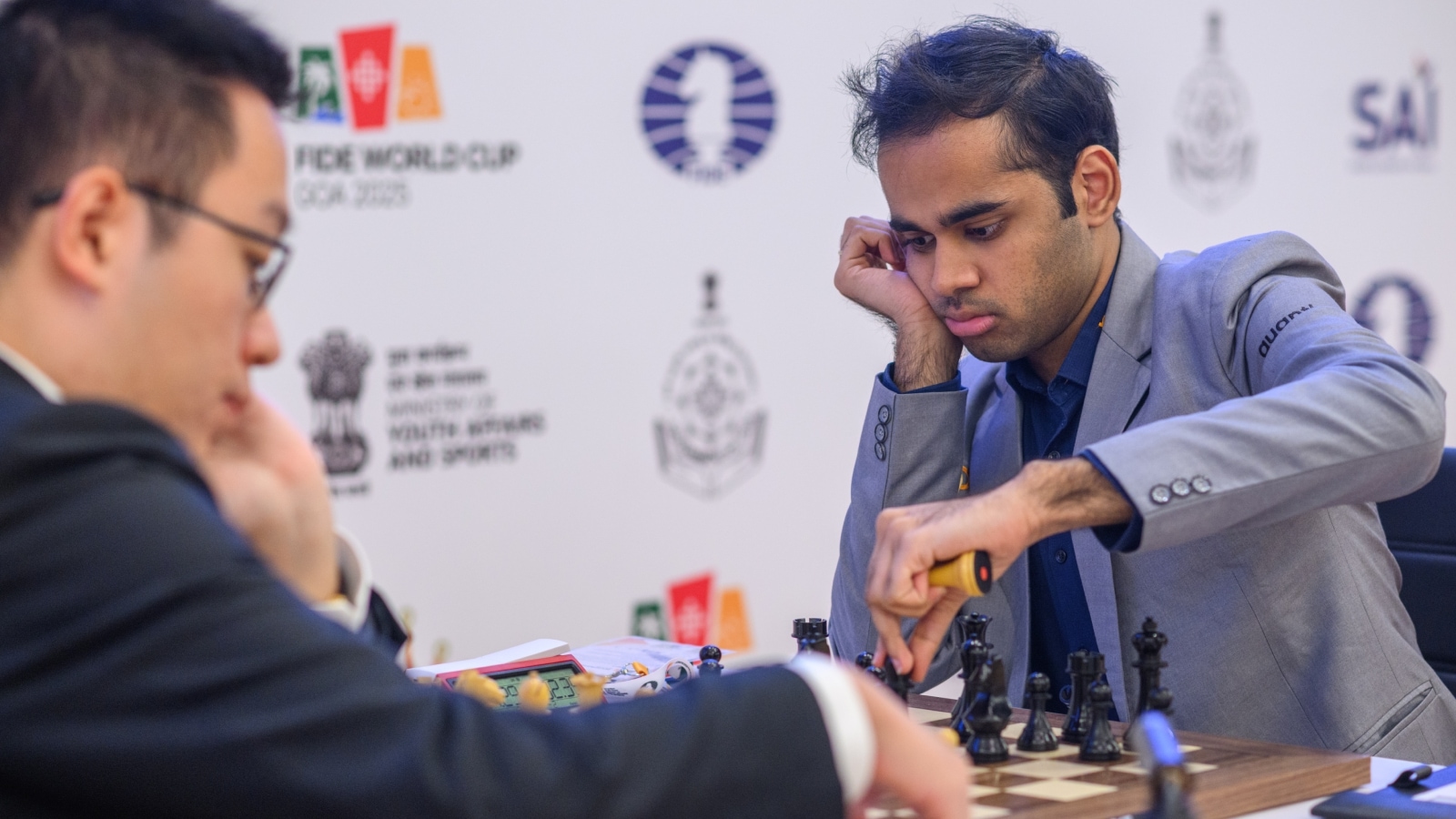 Arjun made his only mistake in the game by pushing the f-file pawn to f4, allowing Yakkuboev to trade pieces and win an extra pawn. (FIDE/Michal Walusza)