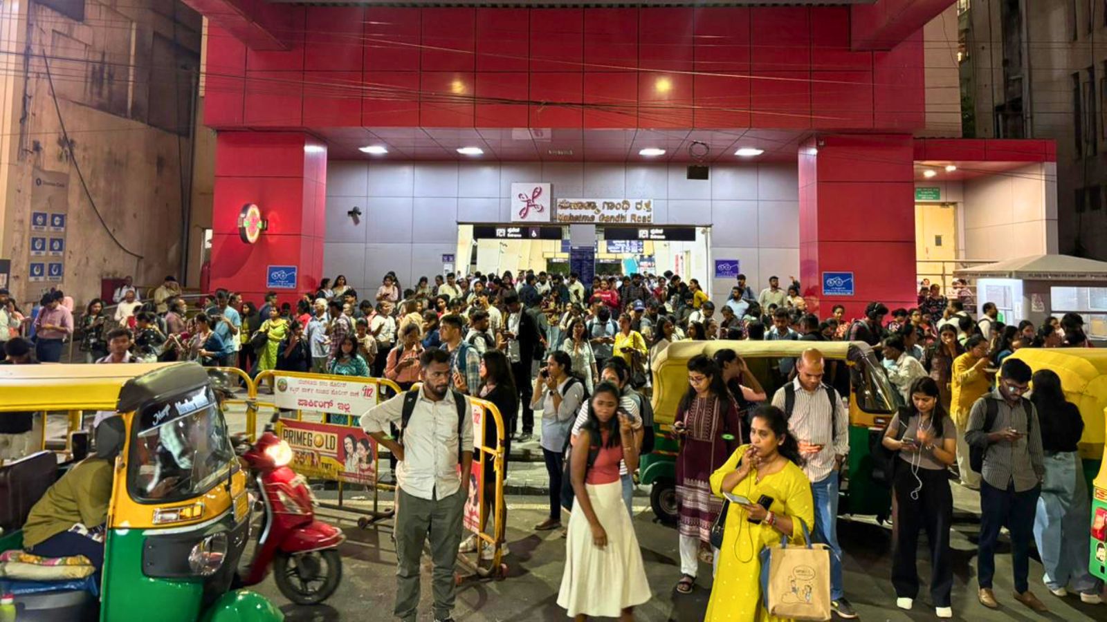Bengaluru Metro's Purple Line Hit by Technical Glitch During Peak Hours, Commuters Stranded