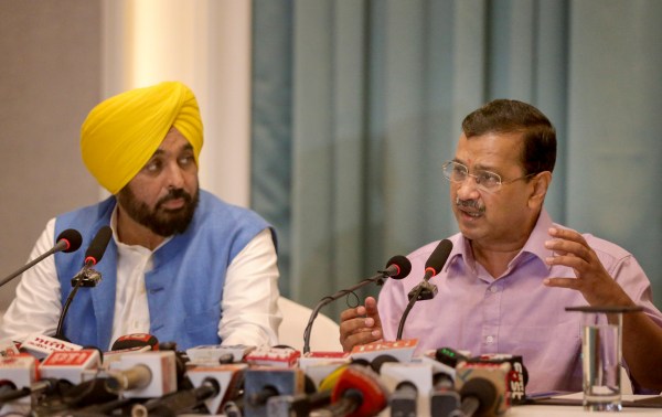 Amritsar: AAP National Convenor Arvind Kejriwal and Punjab Chief Minister Bhagwant Mann during a press conference, in Amritsar, Sunday, June 28, 2026. Bhagwant Mann on Sunday said all Sikh MLAs and Sikh cabinet ministers will appear before the Akal Takht on June 29 in Amritsar, regarding the anti-sacrilege law. (PTI Photo/Shiva Sharma)(PTI06_28_2026_000122A)