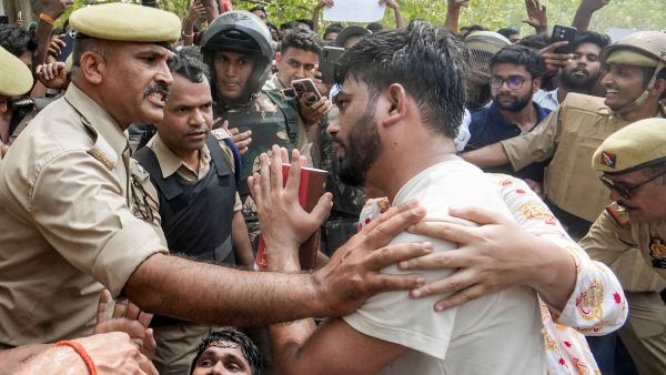 Students protest in Lucknow, Cockroach Janta Party joins in