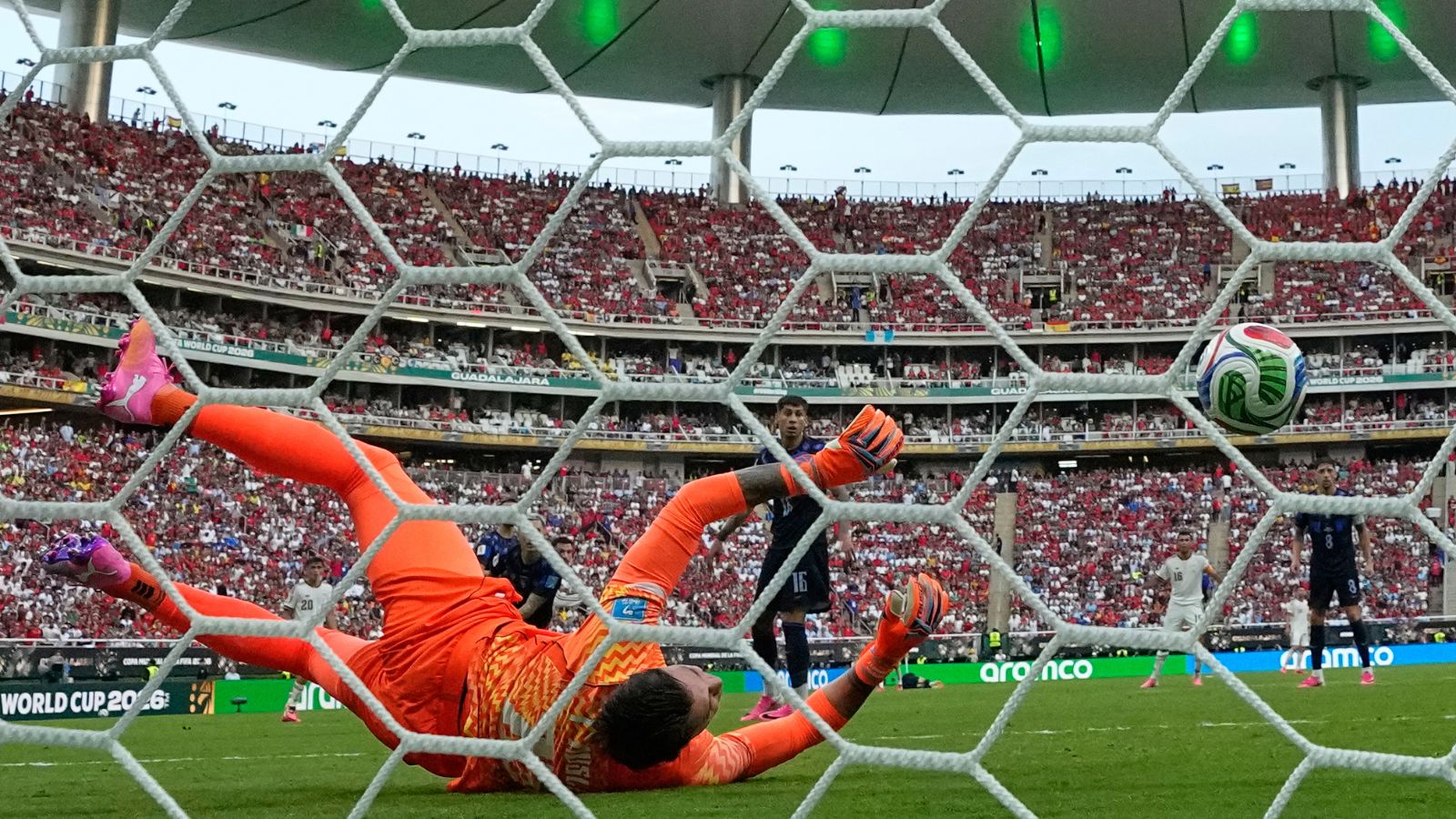 Muslera apologises after yet another mistake costs Uruguay a spot in Round of 32
