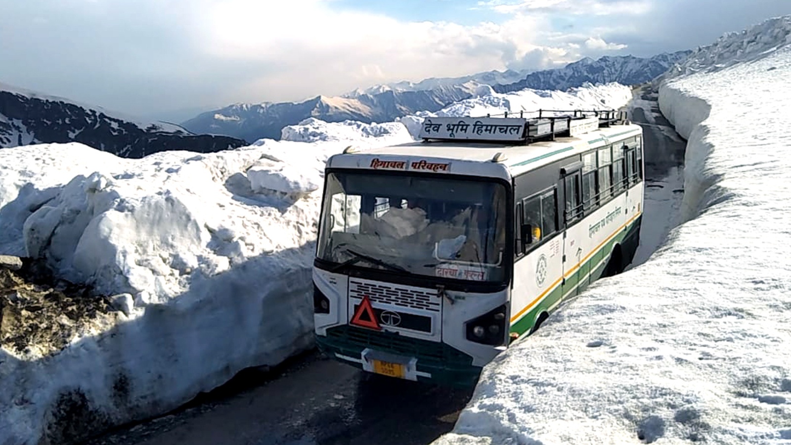 A strike scare, 2,100 applicants, 650 new drivers: HRTC’s hiring rush shows government job appeal