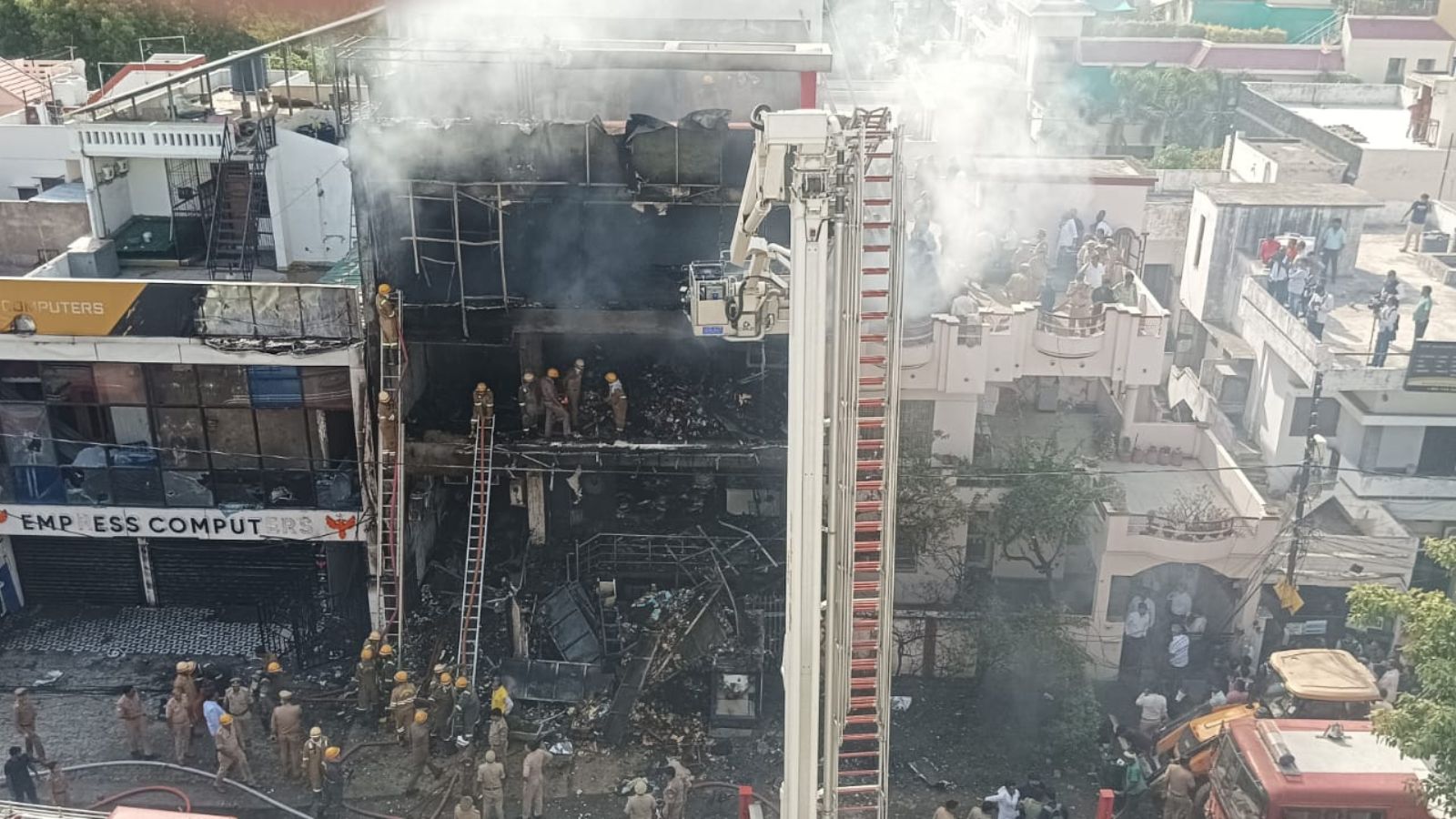 Massive fire at Lucknow coaching centre, casualties feared