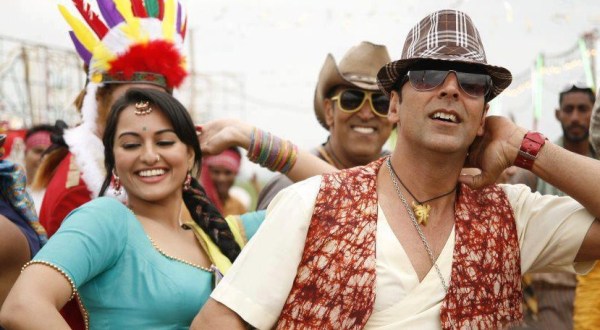 जोकर में सोनाक्षी सिन्हा और अक्षय कुमार।