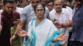 The loyalists publicly claimed they were confident about retaining the party symbol and access to the bank accounts, with sources close to Mamata Banerjee saying they were waiting for the rebels to move the EC.