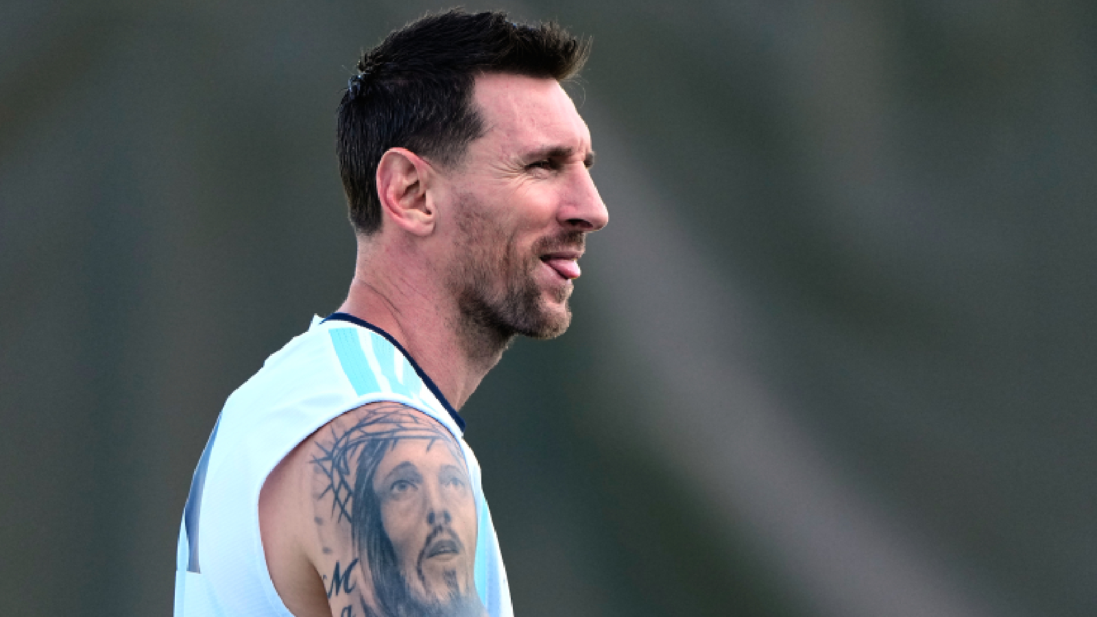  Lionel Messi starts the Argentina vs Jordan match on the bench.