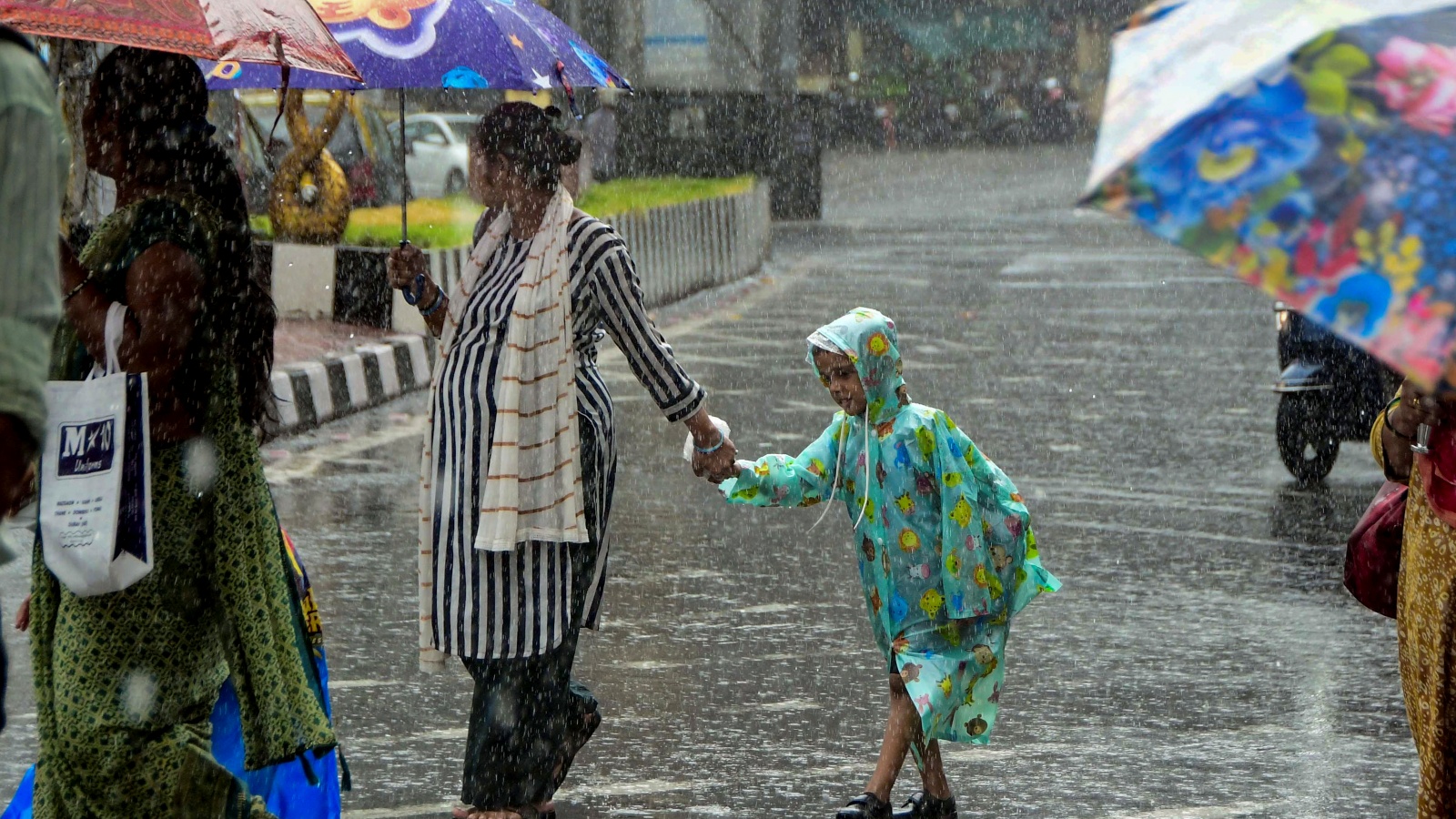 Monsoon Advances: Mumbai Under Red Alert as Heatwave Persists in North and Central India