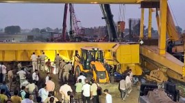 crane overturns on Faridabad under construction flyover, crane overturns on under construction flyover, Faridabad, Noida International Airport, Jewar airport, delhi news, India news, Indian express, current affairs
