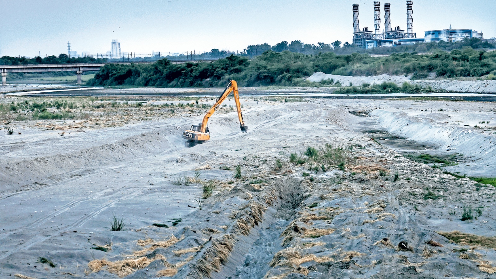 Delhi's Drain Silt Piles Up: Environmental Crisis Looms as Disposal Sites Reach Capacity