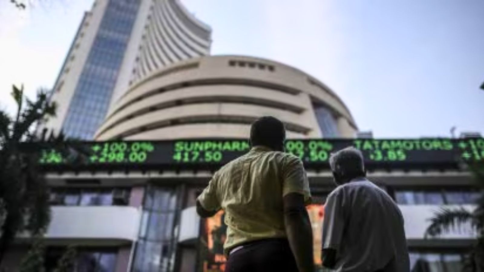 Sensex, Nifty extend gains, rupee rises 4 paise in early trade