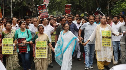 TMC in turmoil, tmc rebel camp, Mamata Banerjee band of loyalists shrinks, Mamata Banerjee loyalists shrink, Mamata Banerjee, Trinamool Congress, Nayna Bandyopadhyay, Firhad Hakim, Kunal Ghosh, Biman Bandopadhyay, Sovandeb Chattopadhyay, Madan Mitra, Ashok Deb, and Asima Patra, Indian express news, current affairs