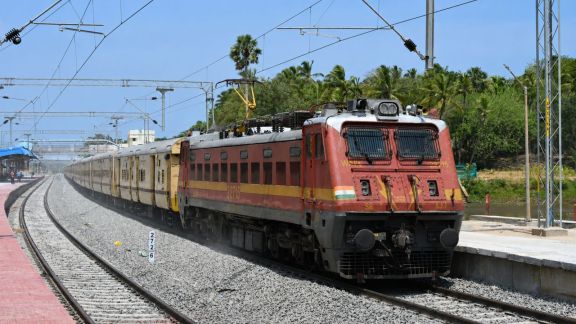 4 killed as oncoming train rams into passengers in Jhansi Division (Representative Image)