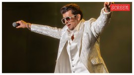 Sonu Nigam is suffering from pinched nerves.