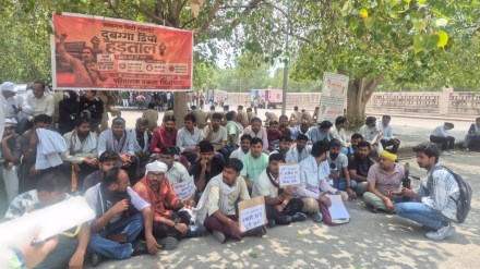 students protest in lucknow, cockroach janta party