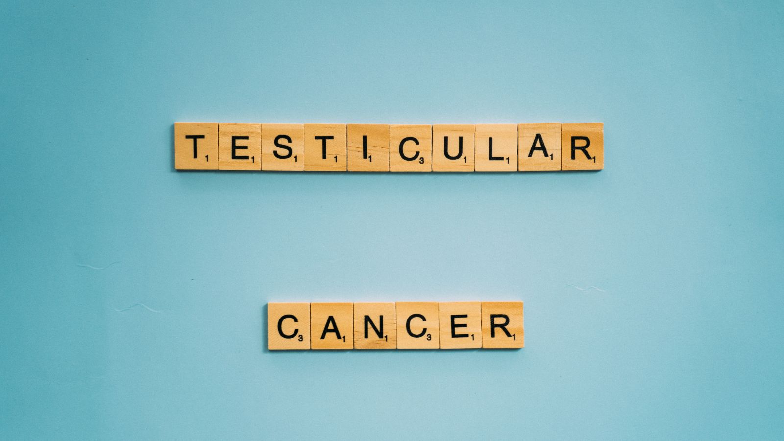 What are the common symptoms of testicular cancer?