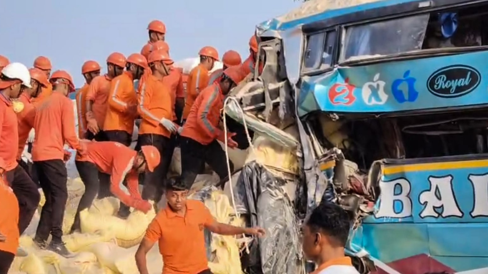 6 dead, including a child, after sleeper bus rams stationary truck in Vadodara