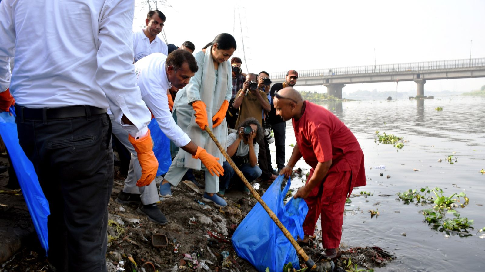 116 metric tonnes of waste removed from Yamuna ghats in a day: Delhi Minister Parvesh Sahib Singh