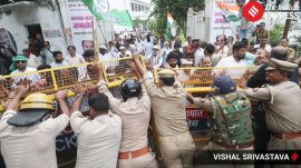 Congress workers protest in Lucknow
