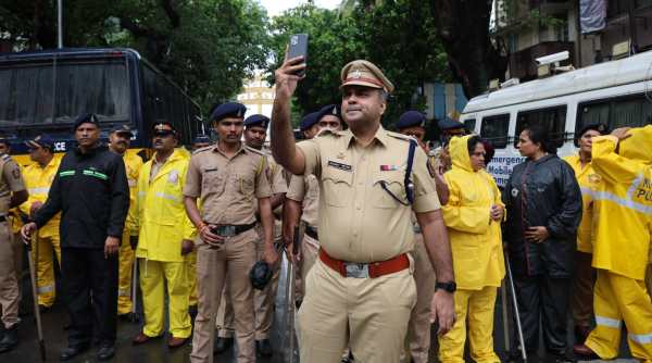 Heavy police deployment at protest in Mumbai's Chaityabhoomi in Dadar. (Express Photo By Ganesh Shirsekar)