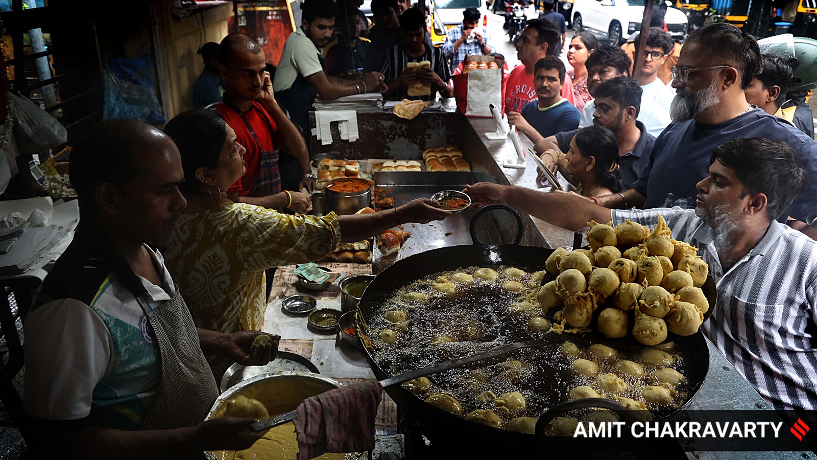 Around Town: How Chembur’s Nandu Vada Pav became Mumbai’s famous ‘Aunty Vada Pav’