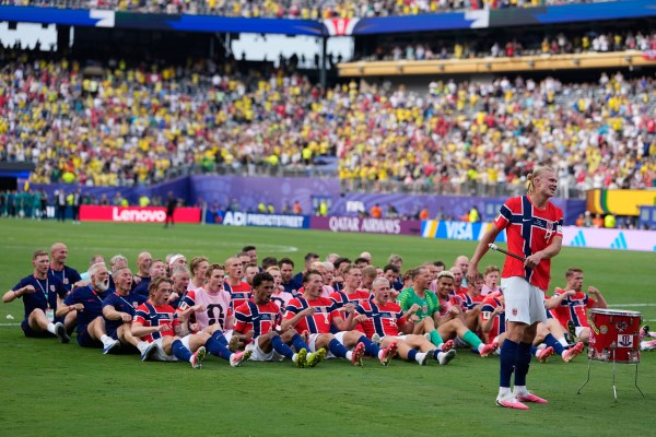 Norway's Erling Haaland (9) leads the team as they participate in a viking boat row after the World Cup round of 16 match against Brazil. (AP Photo/Frank Franklin II)