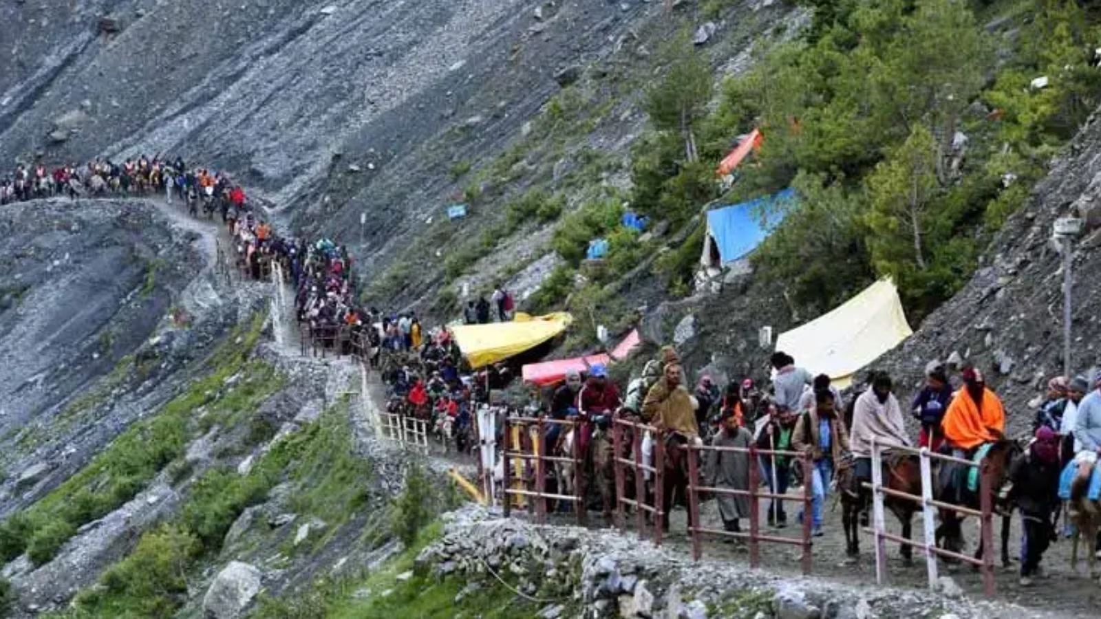 Weather puts a pause on Amarnath Yatra